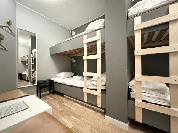 Linnéplatsens Hotell & Vandrarhem : photo 1 de la chambre chambre quadruple Économique avec salle de bains commune - sans fenêtre