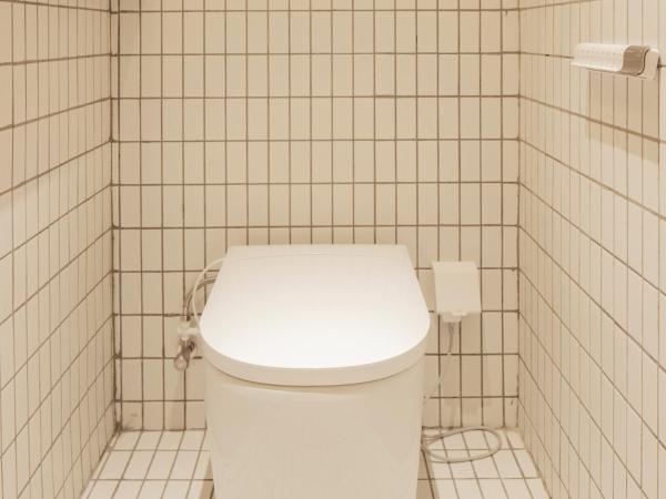 Hi Cozy International Youth Hostel East Nanjing Road & The Bund - Free Coffee and Gym : photo 8 de la chambre spacious 2 bunk beds with windows and private balcony