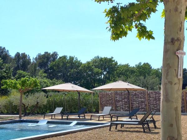 Le Mas Joséphine : photo 6 de la chambre chambre double - vue sur jardin