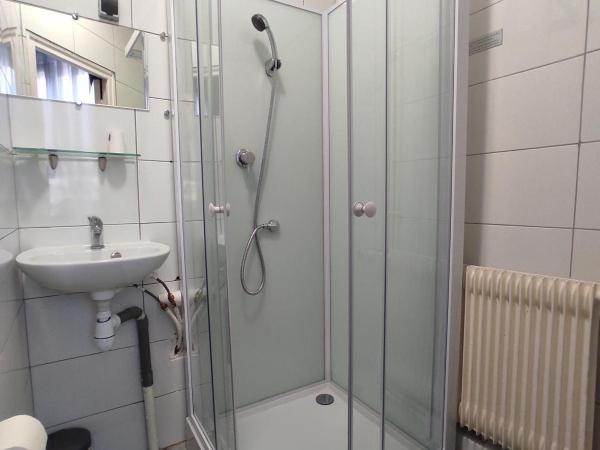 Hotel Le Bon Moine : photo 2 de la chambre chambre familiale