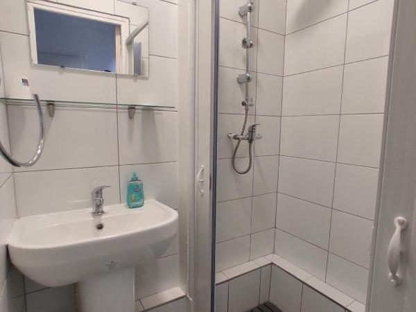 Hotel Le Bon Moine : photo 2 de la chambre chambre double