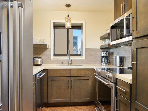 Aston Waikiki Beach Tower : photo 5 de la chambre suite