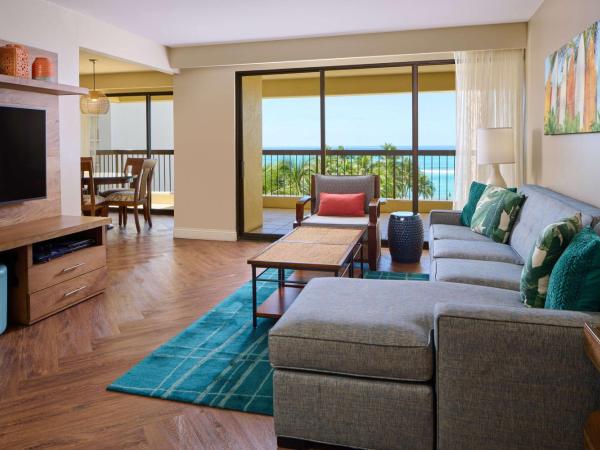 Aston Waikiki Beach Tower : photo 2 de la chambre suite