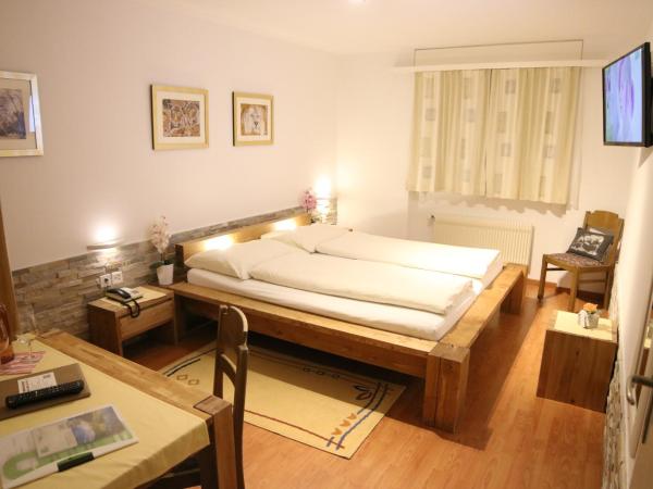 Hotel Paradis-Leukerbad-Therme : photo 5 de la chambre chambre double
