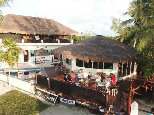 Ikarus Costa Mujeres Eco Lodge Sunset View : photo 2 de la chambre chambre triple avec salle de bains