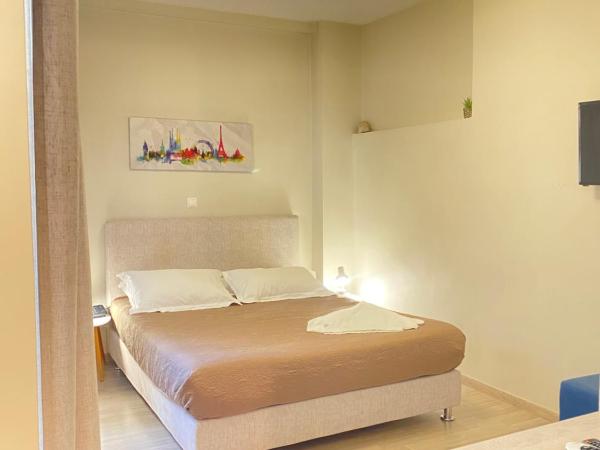 Tins Hotel City - Athens : photo 1 de la chambre chambre double