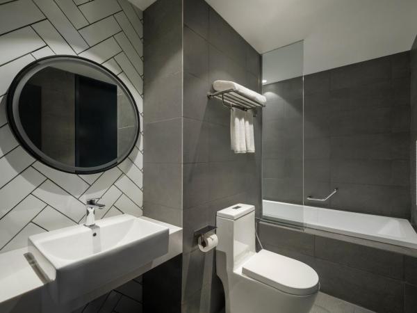 Citadines Waterfront Kota Kinabalu : photo 7 de la chambre one bedroom premier king with seaview