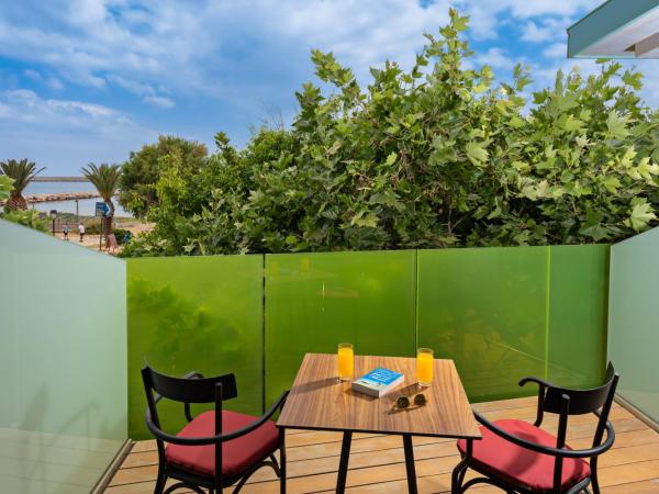 Kyma Suites Beach Hotel : photo 4 de la chambre suite junior avec bain à remous - vue sur mer