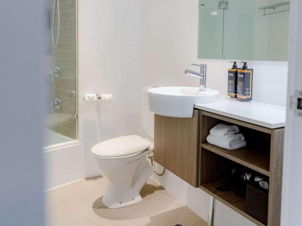 Mercure Brisbane Spring Hill : photo 6 de la chambre deluxe queen or king room with balcony - high floor