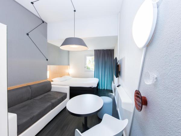 ibis Sisteron : photo 1 de la chambre chambre standard avec 1 lit double et 2 lits simples