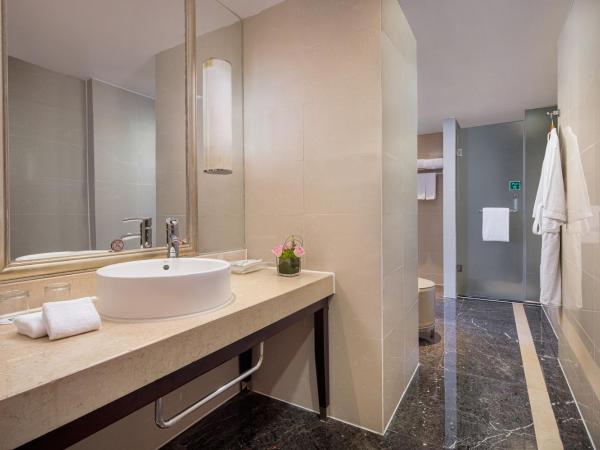 Holiday Inn Chengdu Century City - East, an IHG Hotel : photo 4 de la chambre chambre double premium avec 2 lits doubles et vue sur ville