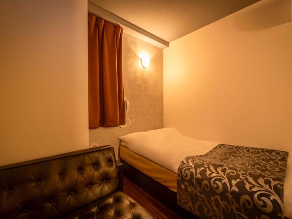 Hotel Peace (Adult Only) : photo 3 de la chambre petite chambre double + enregistrement tardif à 22h00