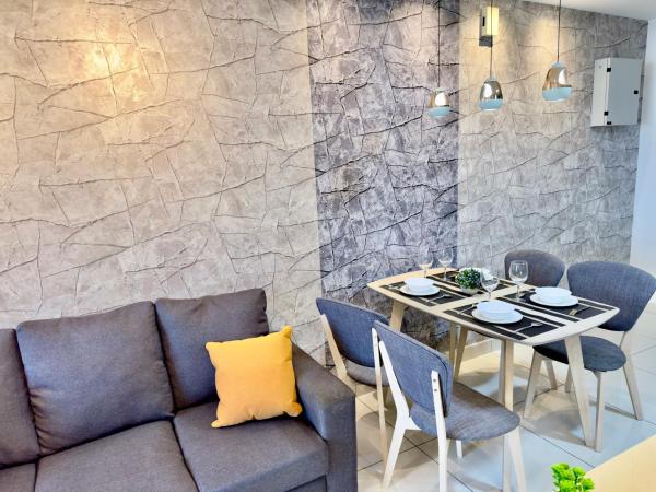 MidValley Southkey Mosaic 6-9pax Netflix-SmartTV70inch : photo 8 de la chambre appartement 2 chambres