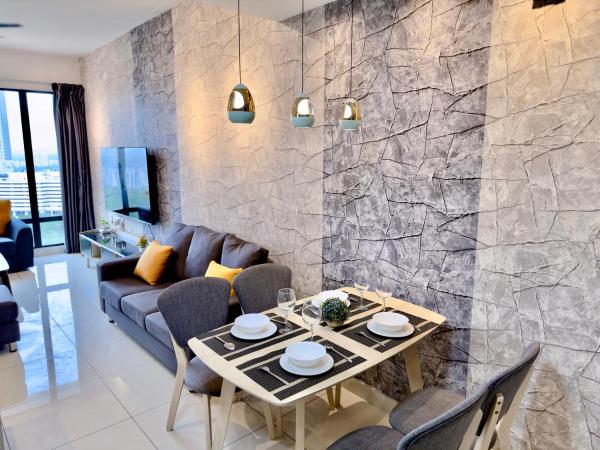 MidValley Southkey Mosaic 6-9pax Netflix-SmartTV70inch : photo 7 de la chambre appartement 2 chambres