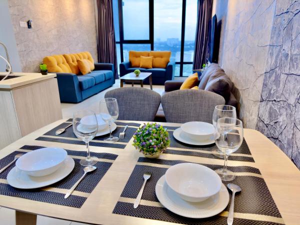 MidValley Southkey Mosaic 6-9pax Netflix-SmartTV70inch : photo 3 de la chambre appartement 2 chambres