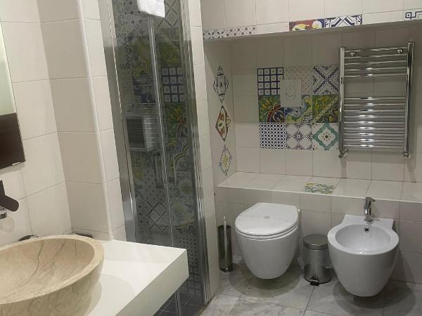 Palazzo Doria d'Angri Suites : photo 3 de la chambre chambre double deluxe avec balcon