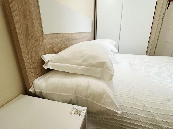 Central Guest House : photo 7 de la chambre chambre double