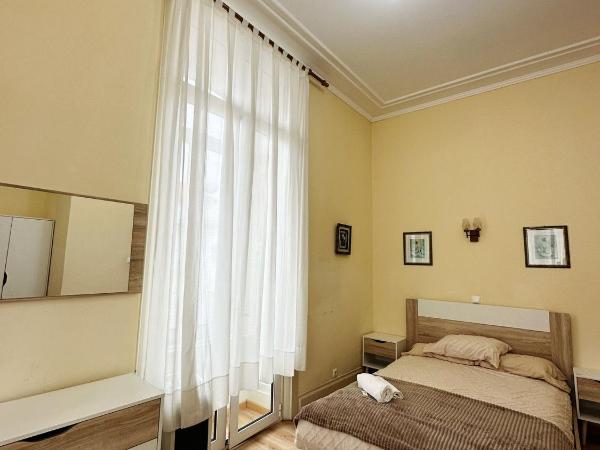 Central Guest House : photo 2 de la chambre chambre double