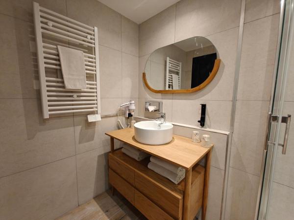 Hôtel l'Arena : photo 6 de la chambre chambre familiale supérieure