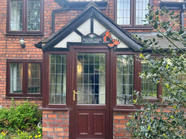 Rainsough Cottage Guest House - Sleeps upto 8 with ensuite - Free Parking & WiFi : photo 10 de la chambre chambre double avec salle de bains privative