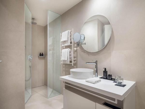 Aminess Younique Narrivi Hotel : photo 5 de la chambre deluxe double room with balcony and limited sea view