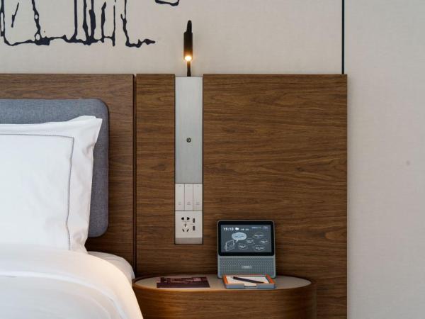 UrCove by HYATT Futian CBD : photo 3 de la chambre chambre lits jumeaux de luxe - vue sur jardin