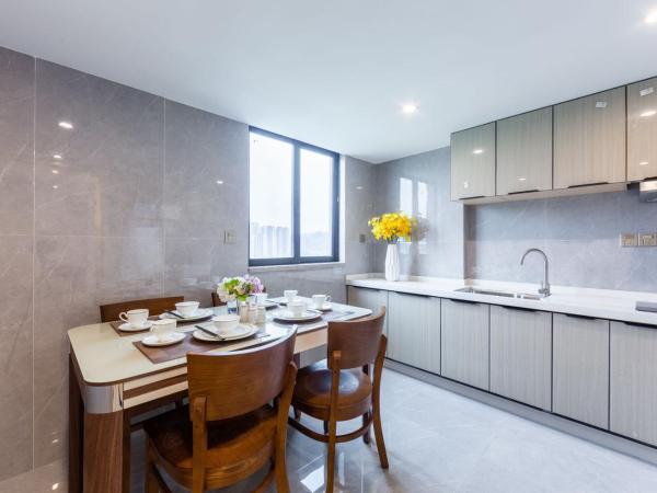 Serveyou International Apartment - Free Airport Pickup Service & Free Canton Fair Shuttle Bus : photo 3 de la chambre suite 3 chambres