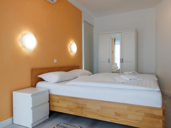 Guesthouse Halilagic : photo 3 de la chambre chambre double avec balcon - vue sur mer
