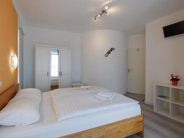 Guesthouse Halilagic : photo 7 de la chambre chambre double avec balcon - vue sur mer