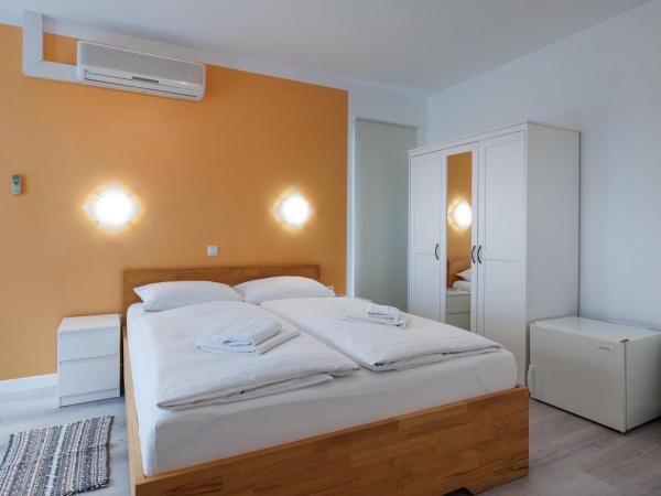 Guesthouse Halilagic : photo 6 de la chambre chambre double avec balcon - vue sur mer