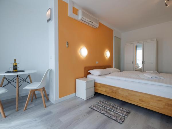 Guesthouse Halilagic : photo 4 de la chambre chambre double avec balcon - vue sur mer