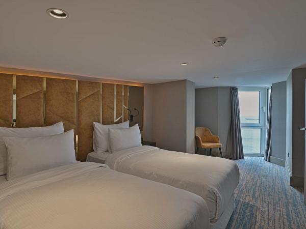 Best Western Premier Ottoperla Hotel : photo 1 de la chambre duplex suite with one queen bed and two single beds with balcony and view