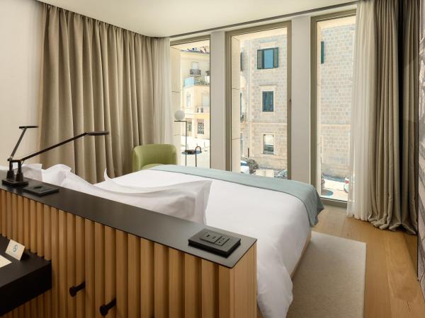 Hotel Ambasador : photo 1 de la chambre chambre classique lit king-size - vue sur rue