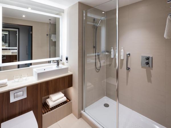 Courtyard by Marriott Edinburgh : photo 1 de la chambre chambre lits jumeaux premium avec lit(s) jumeau(x)/simple(s)
