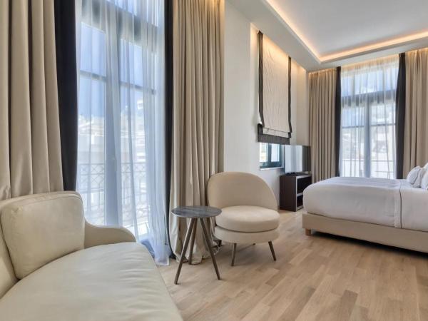 Grand Hotel Kalamata : photo 6 de la chambre chambre double ou lits jumeaux - vue partielle sur mer