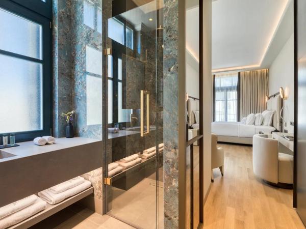 Grand Hotel Kalamata : photo 5 de la chambre chambre double ou lits jumeaux - vue partielle sur mer