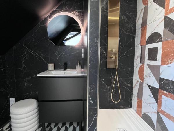 Le Clos Gabrielle : photo 10 de la chambre chambre double - vue sur piscine