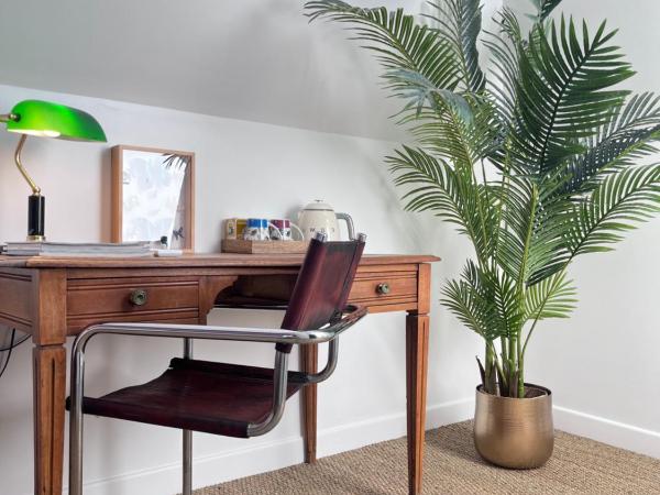 Le Clos Gabrielle : photo 9 de la chambre chambre double - vue sur piscine