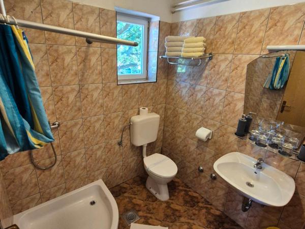 Hotel Biergarten Medulin : photo 10 de la chambre chambre quadruple