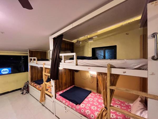 Star Dormitory Mumbai : photo 5 de la chambre lit simple dans dortoir pour hommes avec salle de bains commune