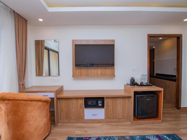 Hotel Pokhara Village & SPA : photo 4 de la chambre suite room with steam and jacuzzi