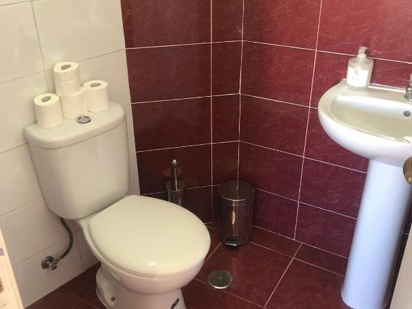 NN Guest House : photo 5 de la chambre chambre quadruple avec salle de bains privative