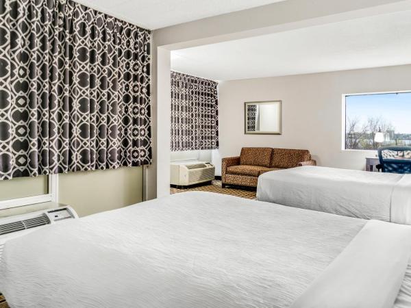 Quality Inn Detroit Downtown : photo 2 de la chambre suite double avec 2 lits doubles - non-fumeurs