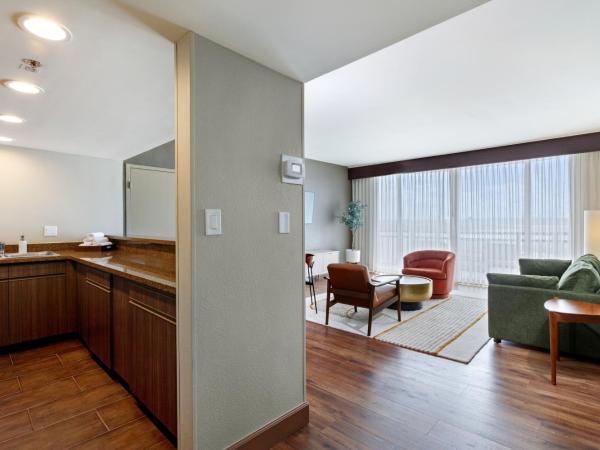 Wyndham San Diego Bayside : photo 4 de la chambre king suite with point loma view - non-smoking