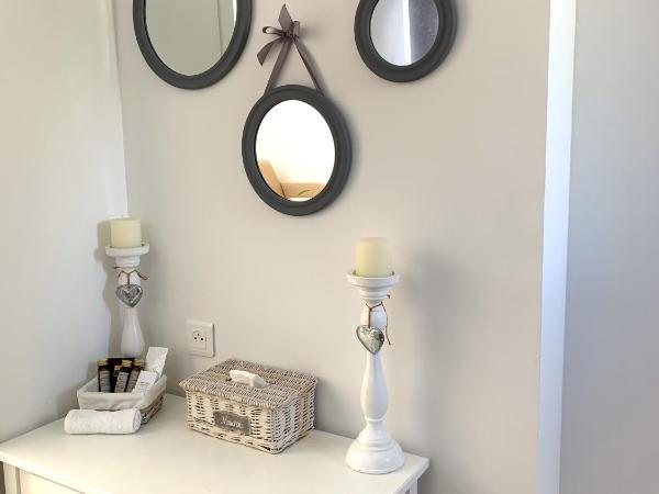 Chambre d'hôtes de charme MERBLEUESOLEIL : photo 3 de la chambre chambre quadruple premium