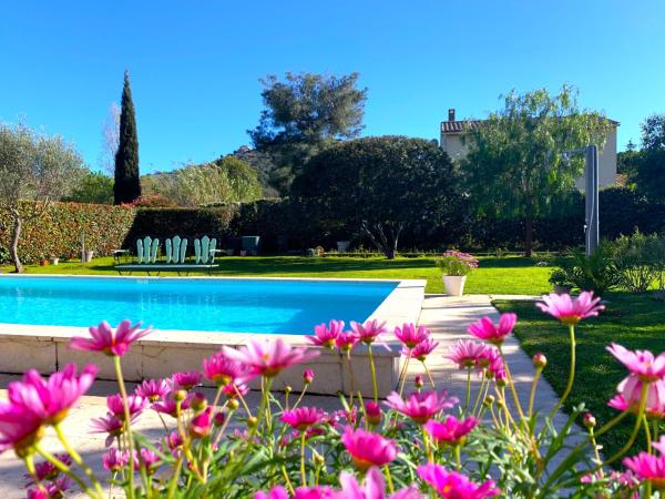 Chambre d'hôtes de charme MERBLEUESOLEIL : photo 10 de la chambre chambre quadruple premium
