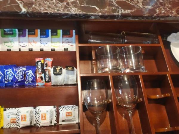 SkyCity Hotel Gurgaon : photo 1 de la chambre premium suite with 15 min head or foot massage ,2hrs conference meeting room , free night club !(subject to availability)