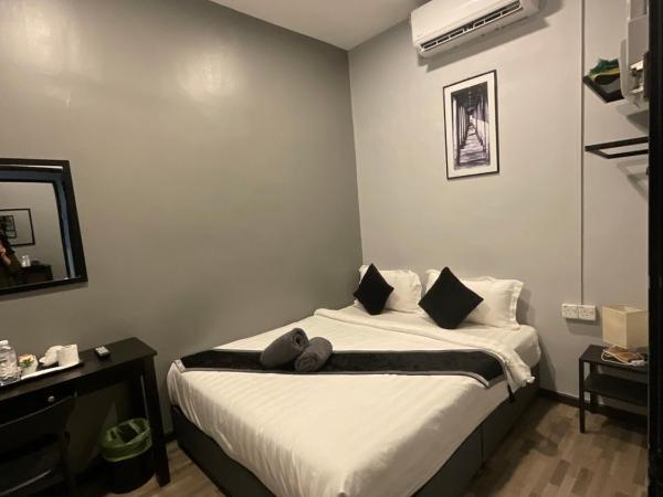 The Sky Inn : photo 1 de la chambre chambre avec 2 grands lits queen-size 