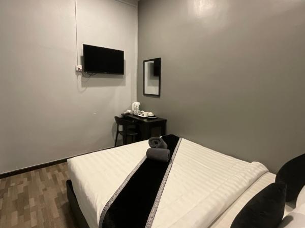 The Sky Inn : photo 2 de la chambre chambre avec 2 grands lits queen-size 