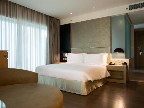 Holiday Inn New Delhi International Airport, an IHG Hotel : photo 2 de la chambre suite lit king-size – non-fumeurs